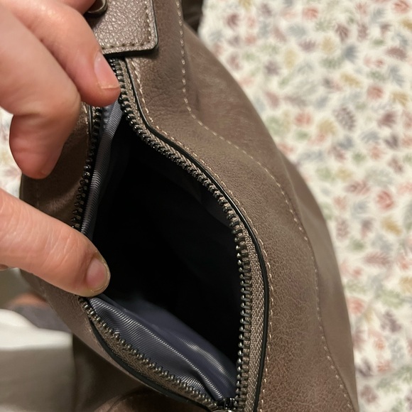 Chic Brown Leather Shoulder Bag - Picture 9 of 10